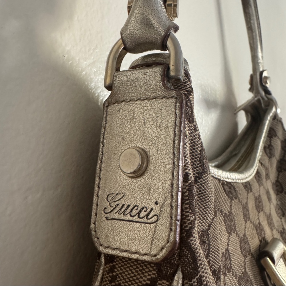 Vintage Gucci Abbey GG Metallic Gold Leather and Beige Shoulder Bag - Picture 6 of 16